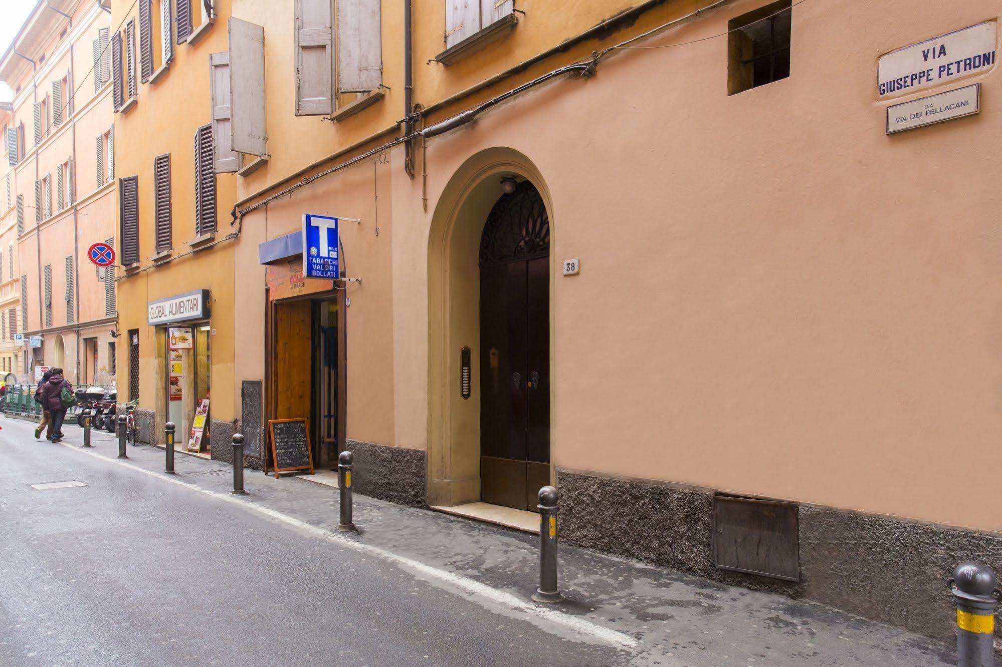 Petroni 38 By Studio Vita Bologna Exterior foto